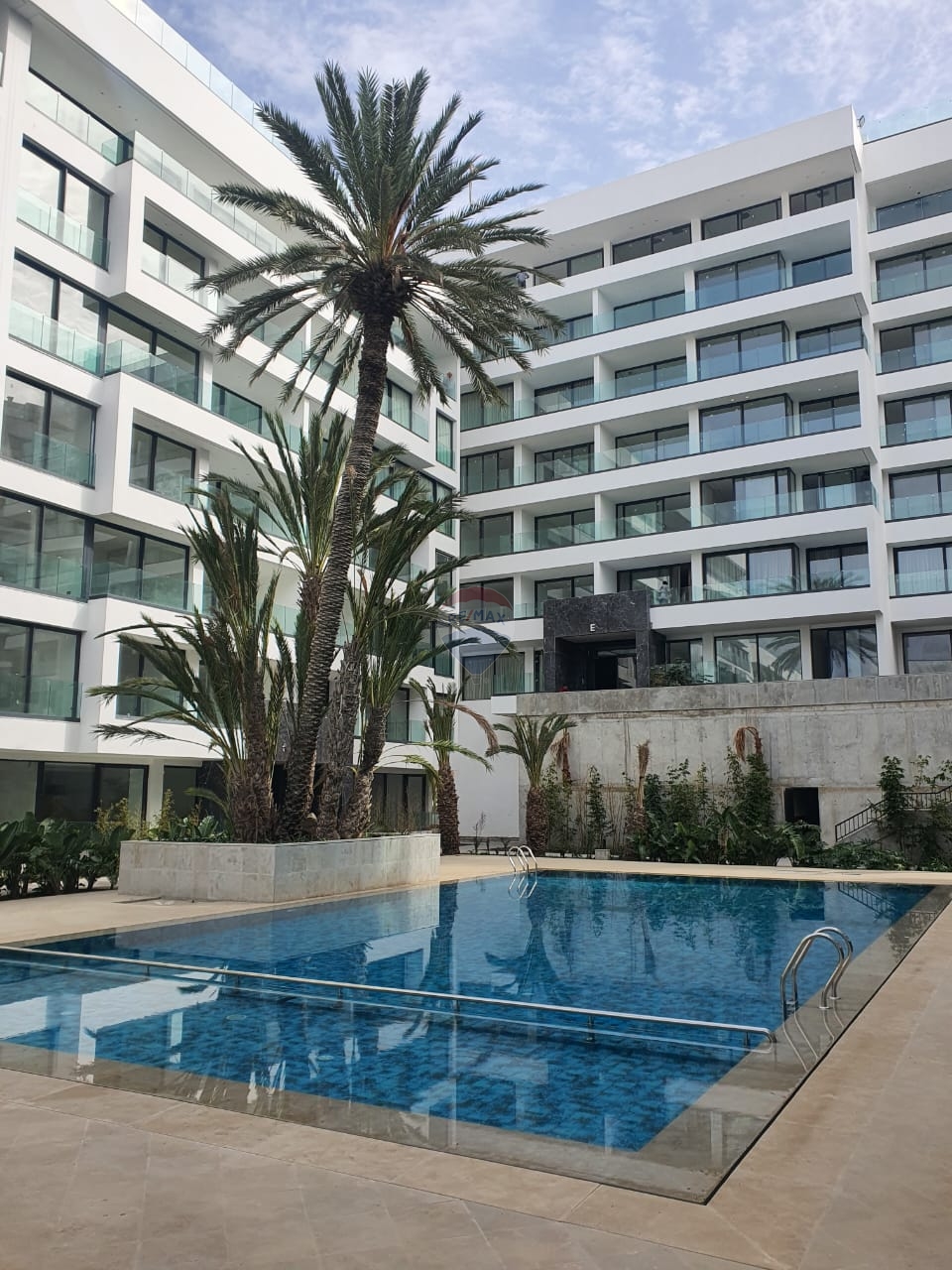 Neuf F5 de 165m2 à SANIA Remax.ma