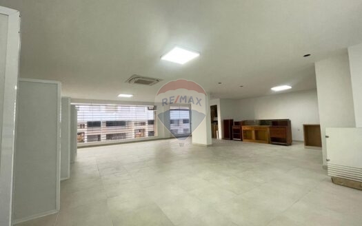 Local Commercial 487 m² | Centre-Ville | Proche Clinique Assalam