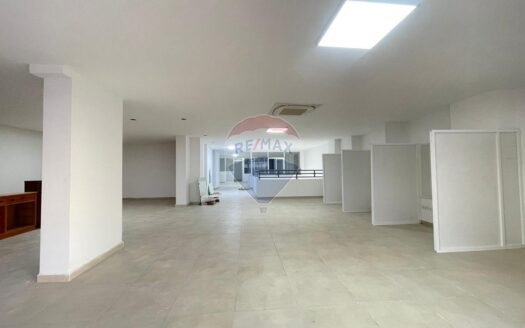 Local Commercial 487 m² | Centre-Ville | Proche Clinique Assalam