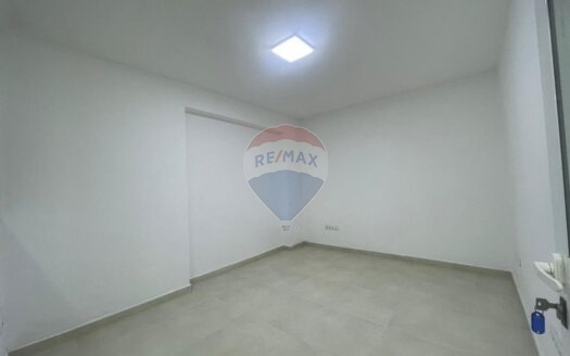 Local Commercial 487 m² | Centre-Ville | Proche Clinique Assalam