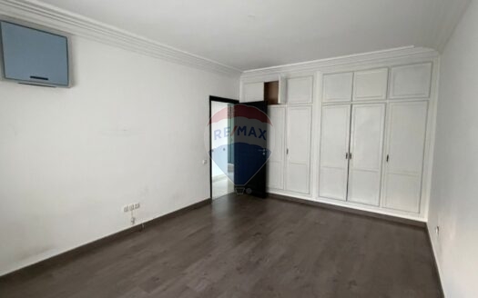 Elégant retrait en vente à IBERIA