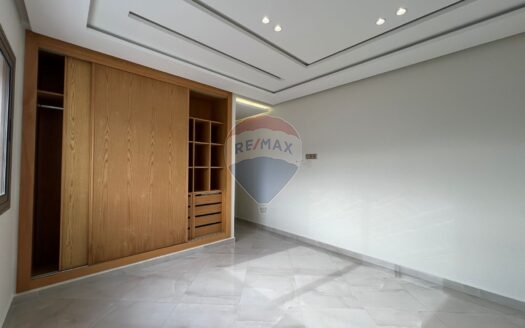 Retrait non meublé à Moujahidine