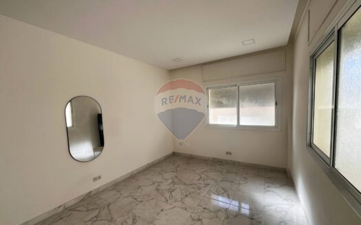 F4 rénové à Q. Administratif