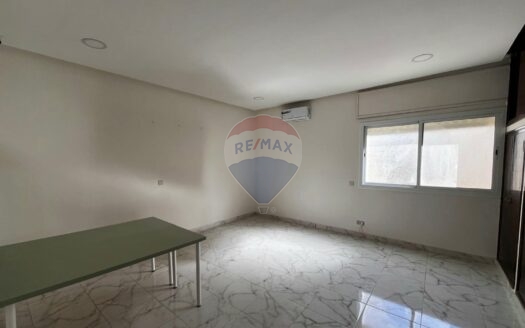 F4 rénové à Q. Administratif