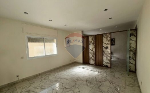 F4 rénové à Q. Administratif