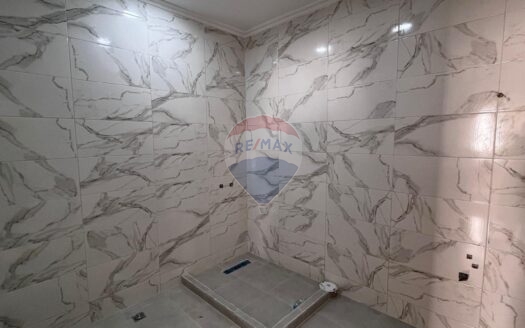 F4 rénové à Q. Administratif